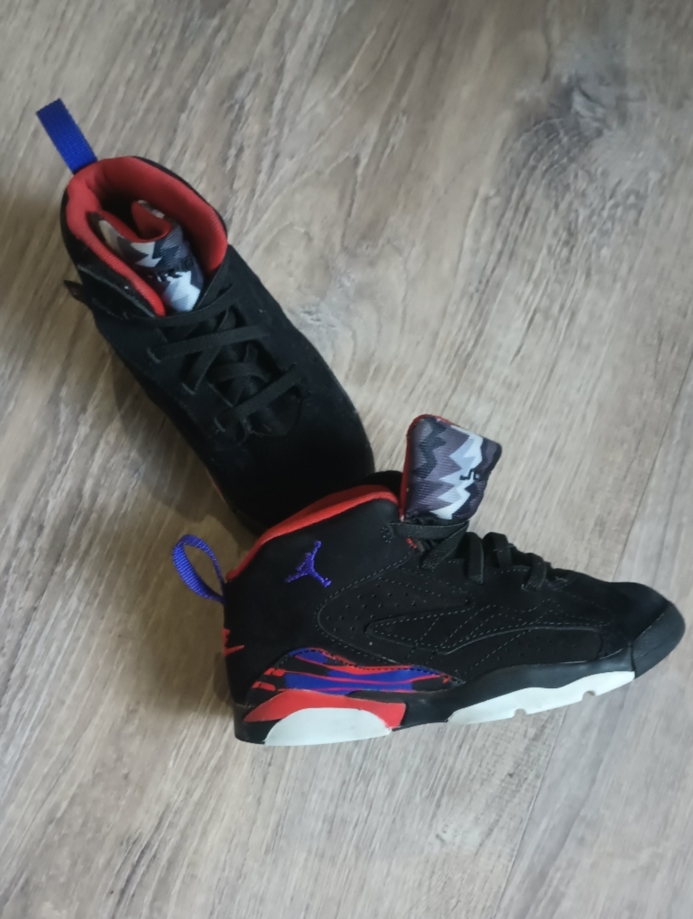 Nike Boys Air Jordan Jumpman Basketball Shoes (Blk/Purple/Red) D-21